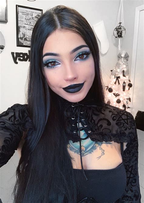 Amateur blowjob from a goth with blue eyes (POV)